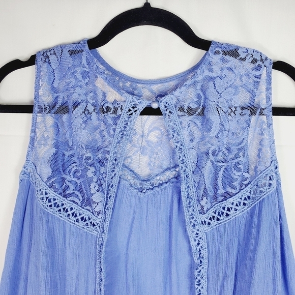 Altar'd State lace and crochet open back sleeveless shirt periwinkle Size Small - Picture 5 of 8